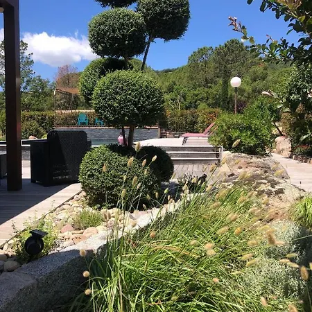 Pleasant Private Located In A Garden Of 8000m2 With Trees * Πόρτο Βέκιο